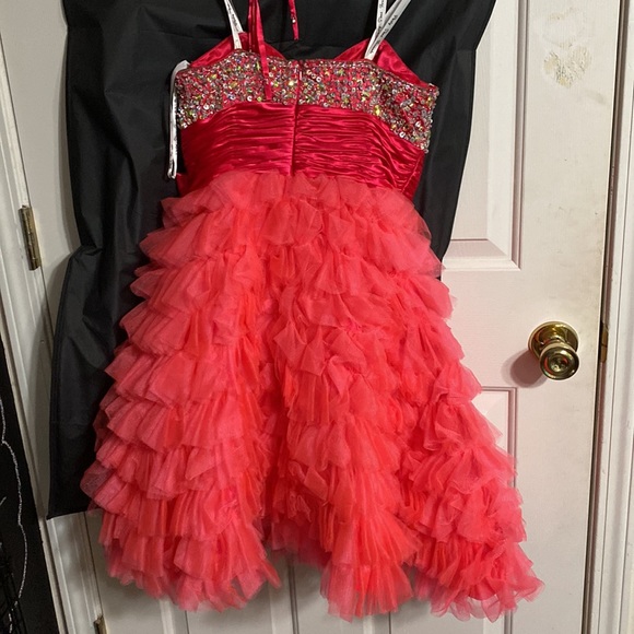 Party dress strapless or can be worn with straps - Picture 2 of 8